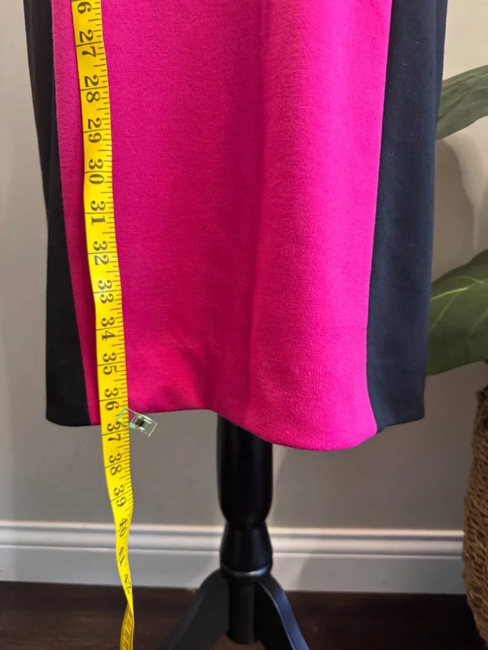 Tahari black hot